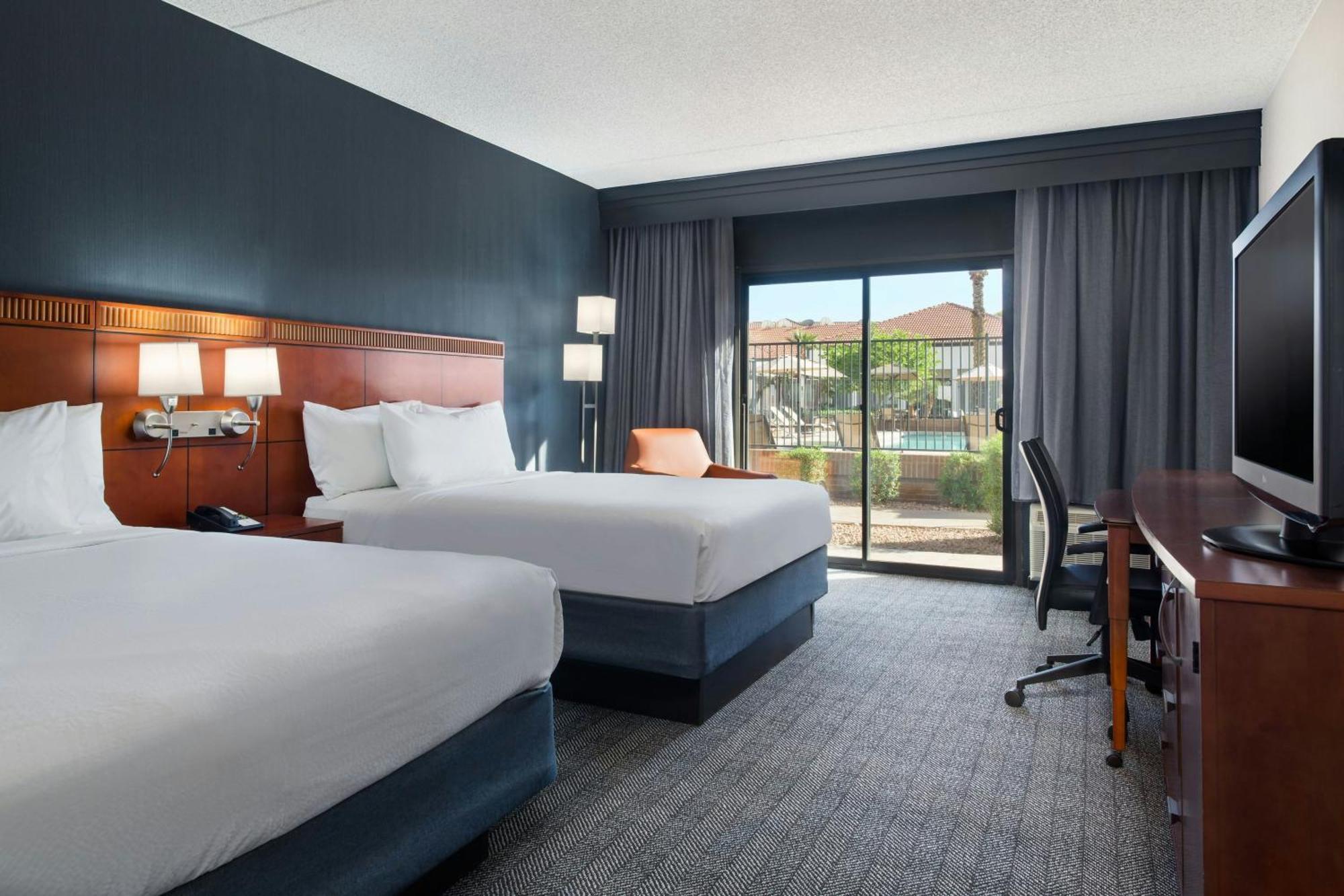Courtyard By Marriott Phoenix Airport Exterior foto