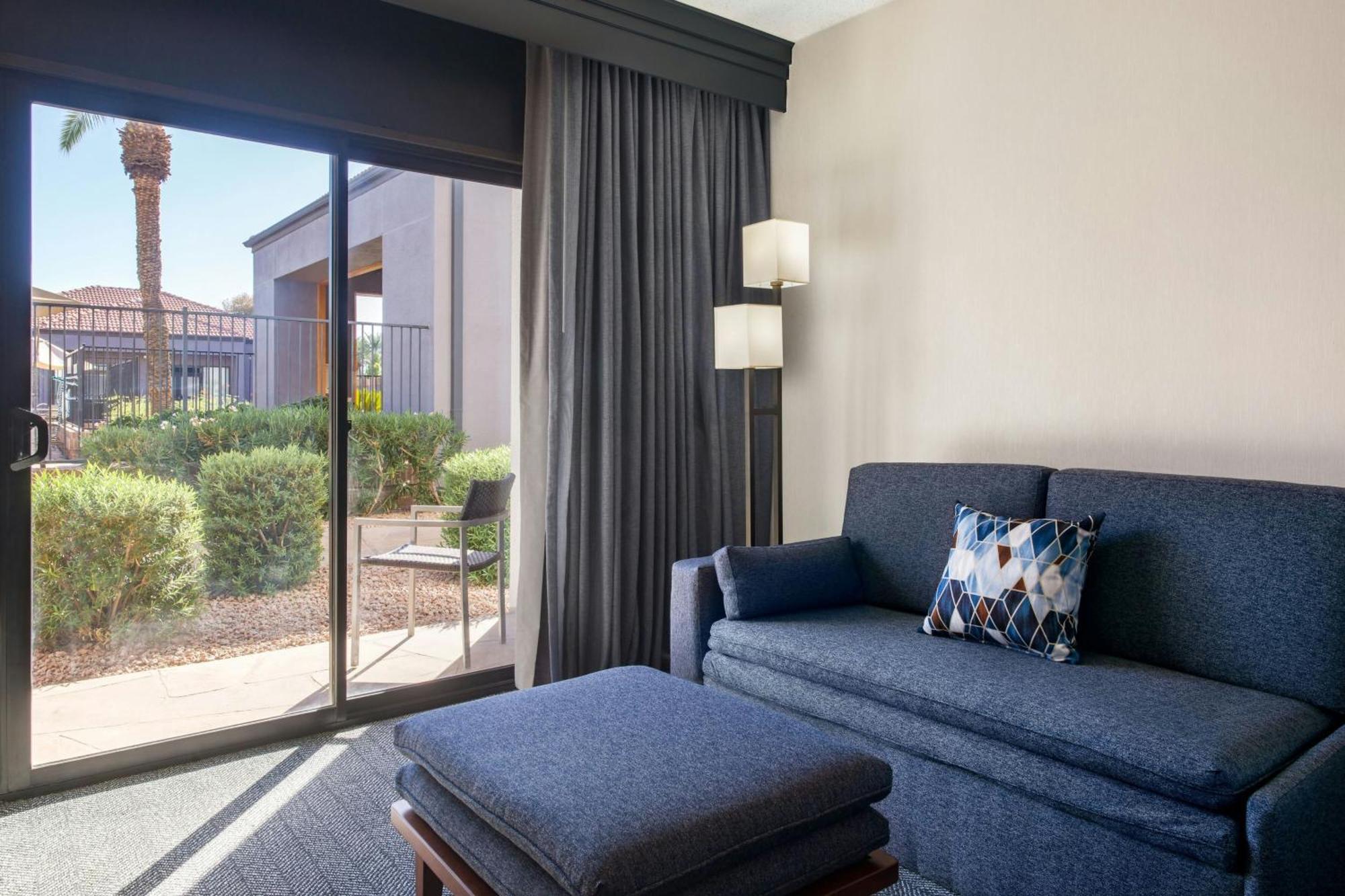 Courtyard By Marriott Phoenix Airport Exterior foto