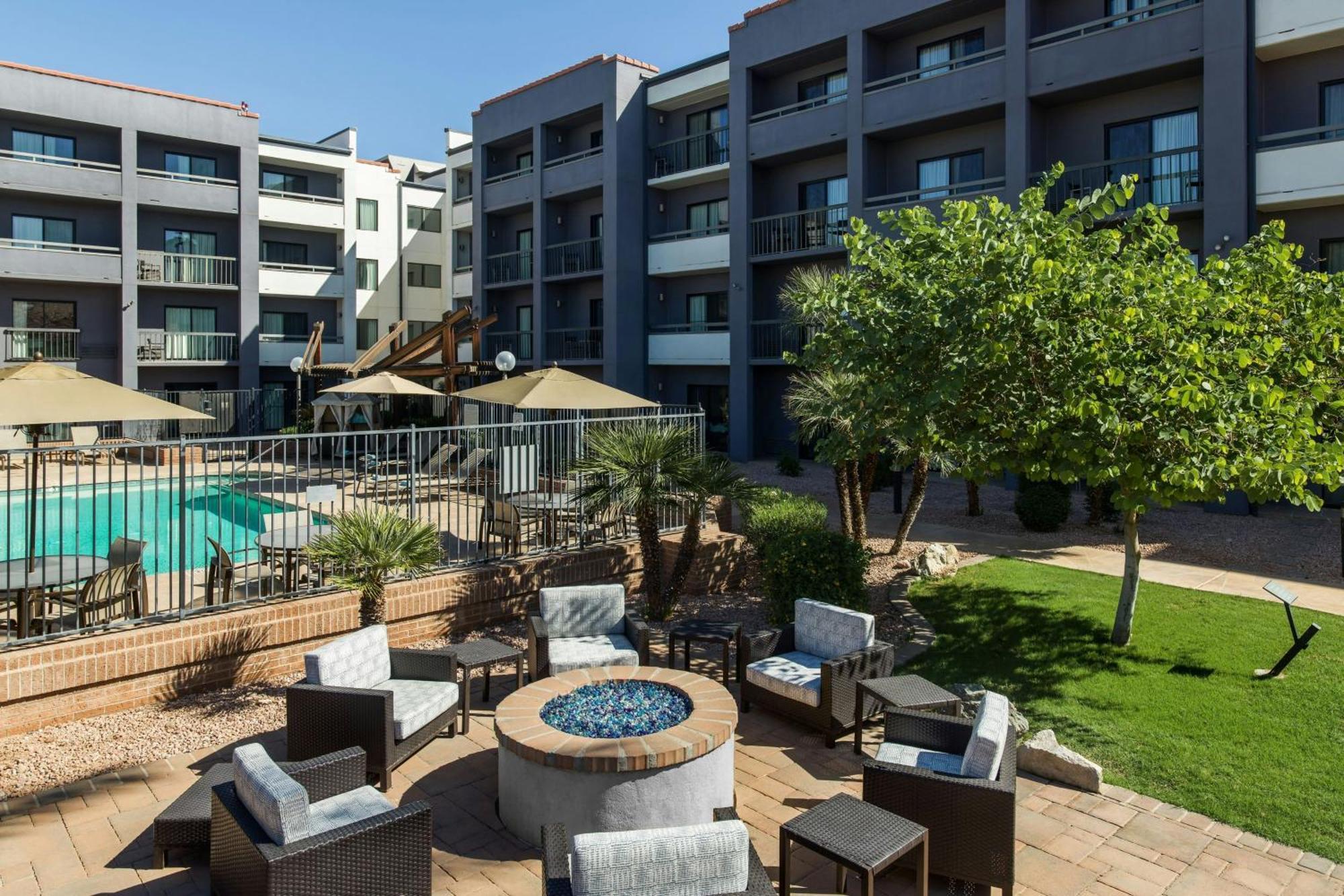 Courtyard By Marriott Phoenix Airport Exterior foto