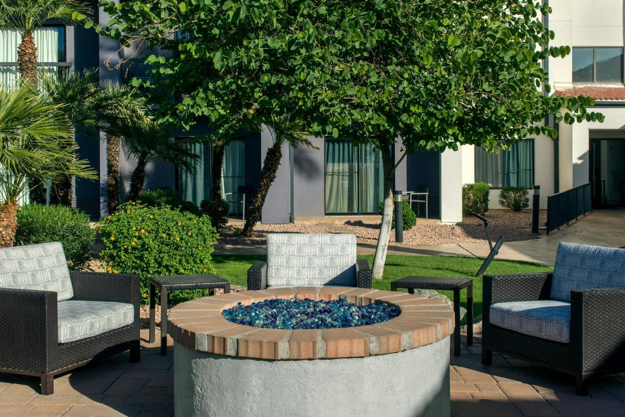 Courtyard By Marriott Phoenix Airport Exterior foto