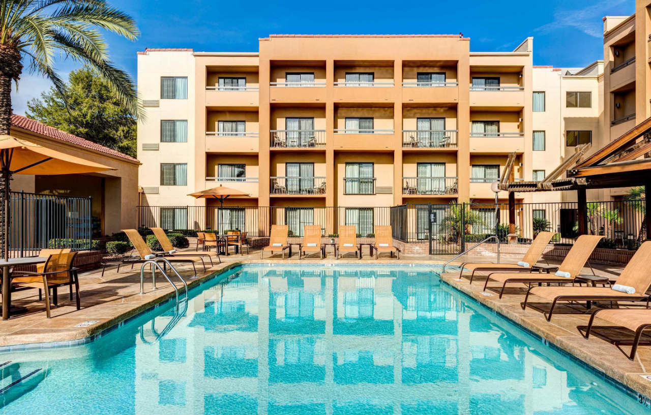 Courtyard By Marriott Phoenix Airport Exterior foto